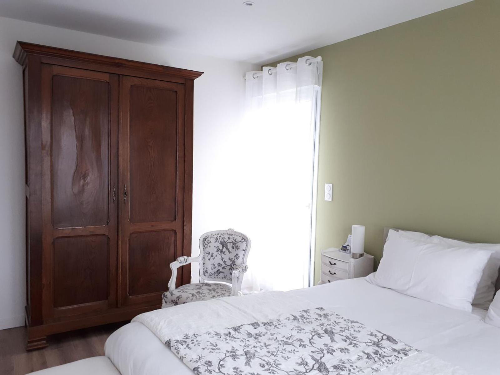 Bed and Breakfast Chez Pascale Et Patrick Mios Esterno foto