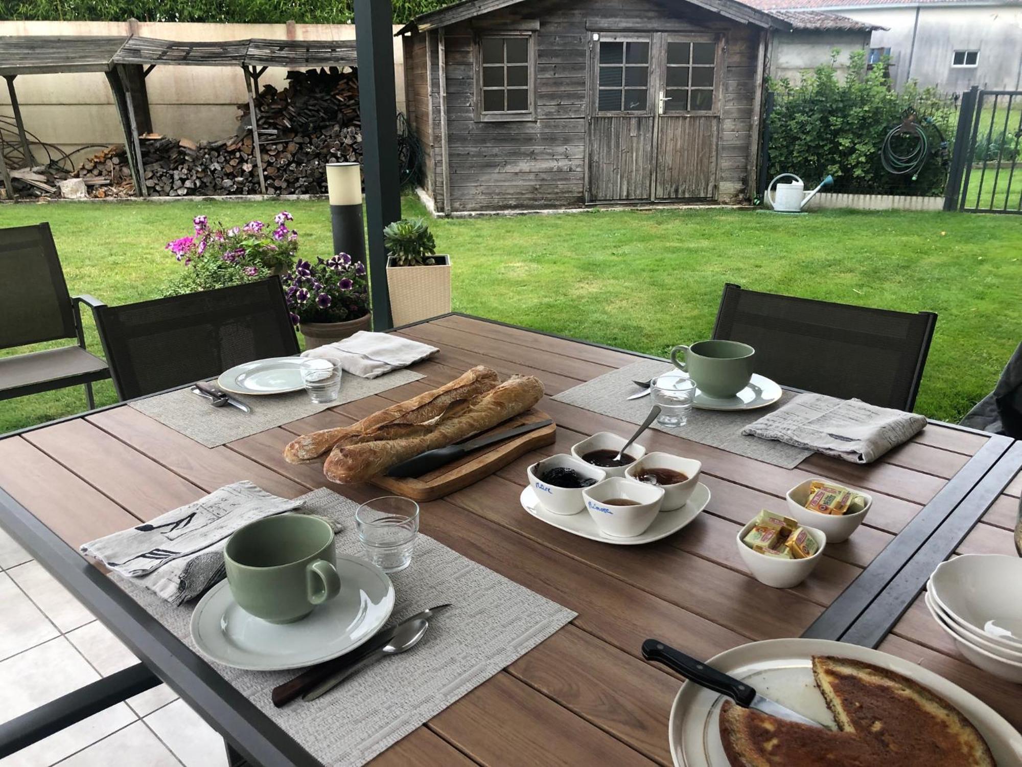 Bed and Breakfast Chez Pascale Et Patrick Mios Esterno foto